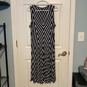 Chelsea & Theodore women’s XL Navy and white dress.